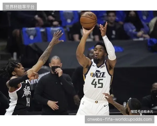 双子星状态决定球队上限,替补球员需围绕阿里和阿菲夫的特点提供战术支持。 双子星状态决定球队上限,替补球员需围绕阿里和阿菲夫的特点提供战术支持。